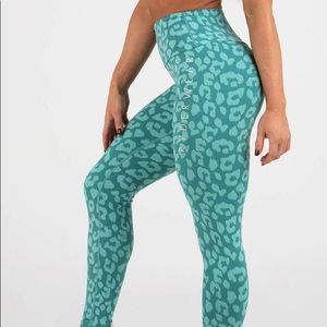 INSTINCT SCRUNCH BUM LEGGINGS